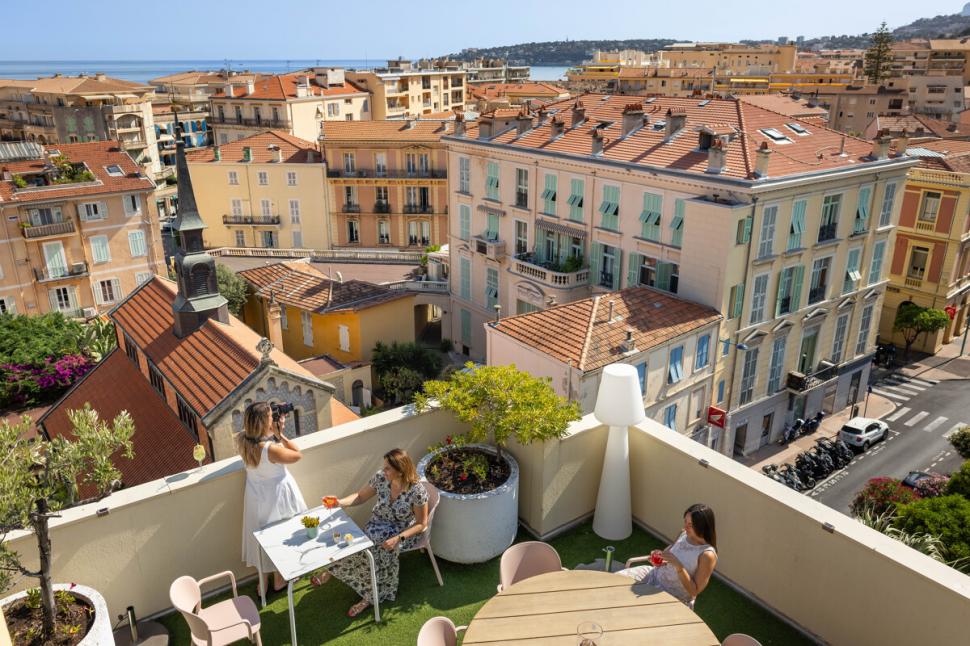 Rooftop & Bar
