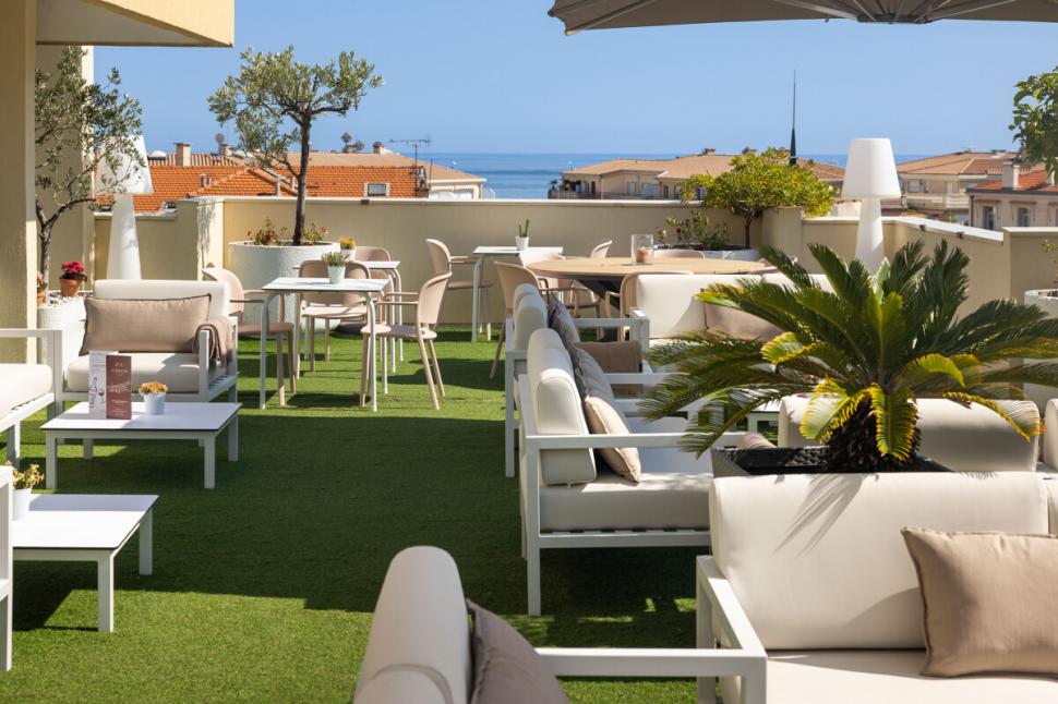 Rooftop & Bar