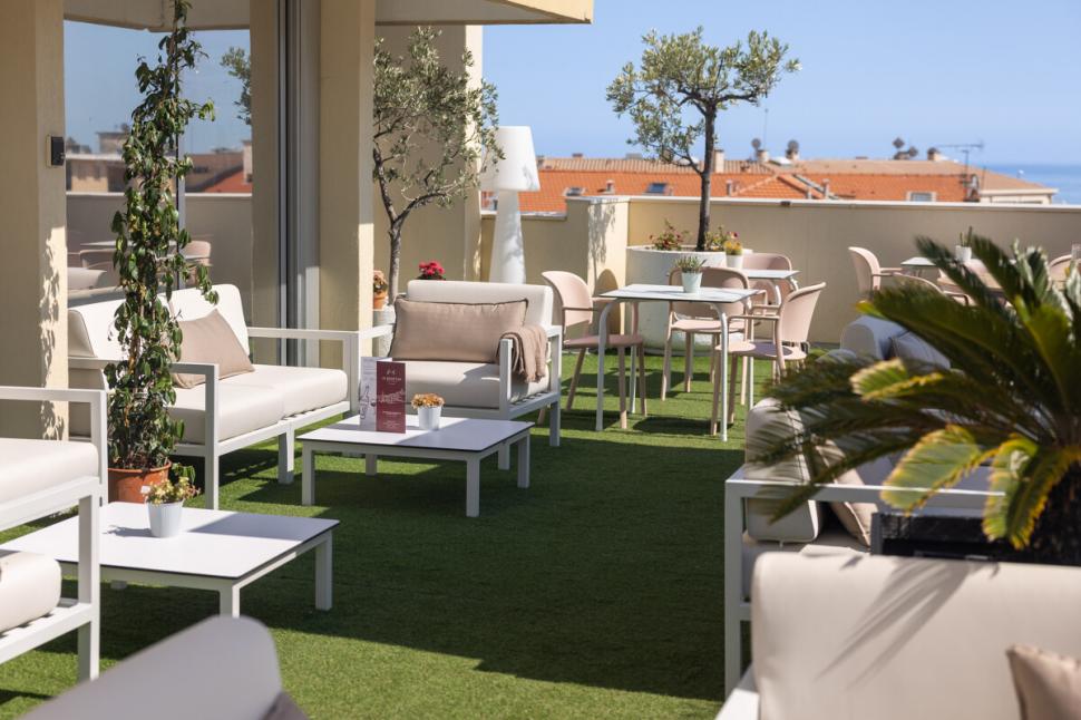 Rooftop & Bar