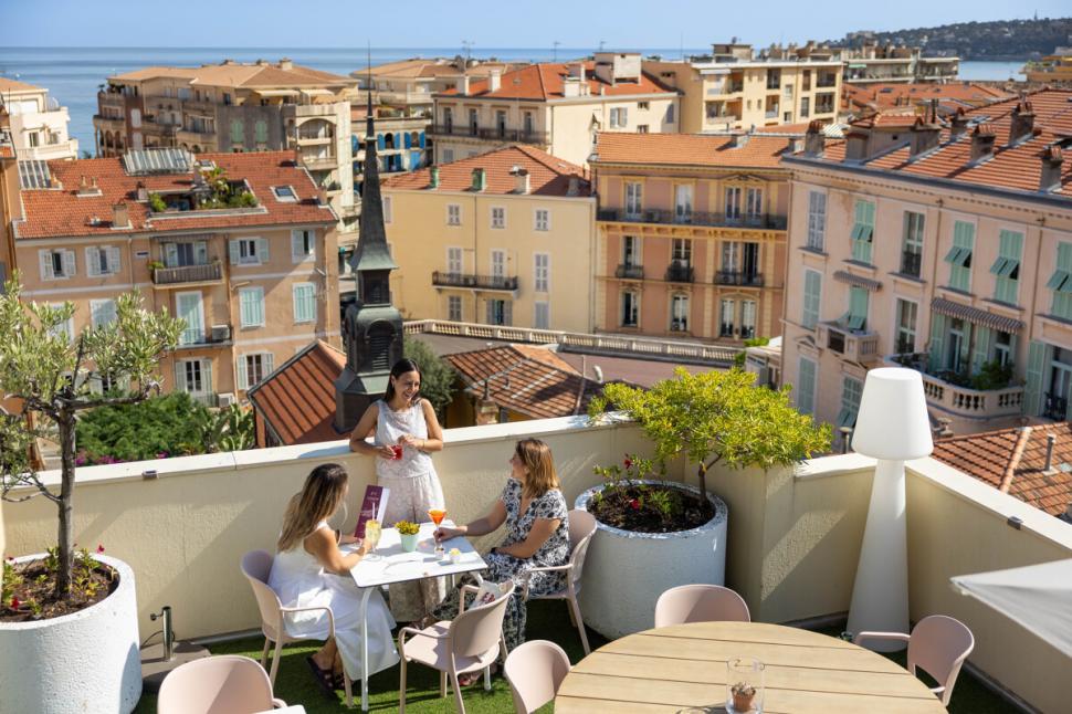 Rooftop & Bar